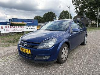 uszkodzony samochody osobowe Opel Astra 1.6 Enjoy AIRCO, 112.861 KM N.A.P. !!! 2005/9