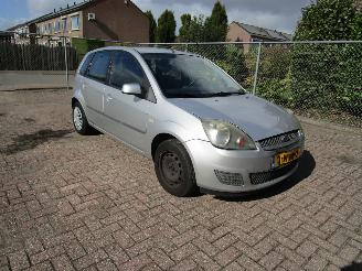 Ford Fiesta 1.4 16V Airco Radio/CD picture 3