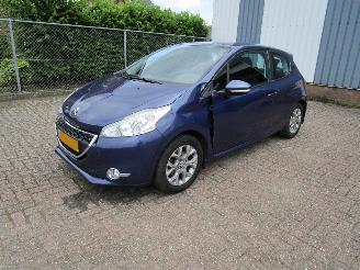 Coche accidentado Peugeot 208 Navi Airco Radio/CD 131.000 KM 2012/7