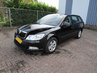 Voiture accidenté Skoda Octavia 1.6 TDI Clima Radio/CD 6-Bak 2012/10