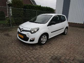 damaged passenger cars Renault Twingo Airco Radio/CD 2013/10