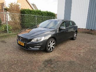 Auto incidentate Volvo V-60 2.4 D6 AWD Camera Navi Leder Schadevrij 2013/9