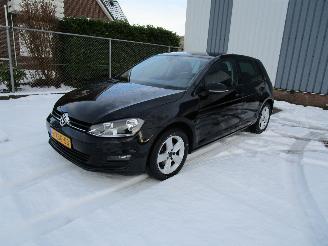damaged passenger cars Volkswagen Golf 1.2 TSI Navi High-Line 6-Bak Schadevrij 2014/1