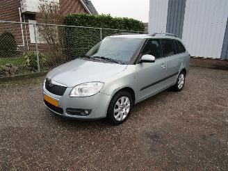 Unfallwagen Skoda Fabia 1.4 16V Clima Radio/CD 2010/3
