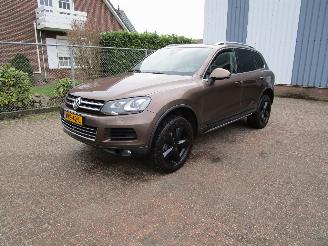 Schadeauto Volkswagen Touareg 4.2 V8 TDI Grijs kenteken 2011/8