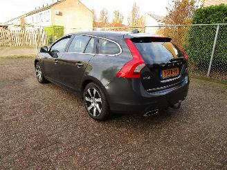 Volvo V-60 2.4 D6 AWD Schadevrij picture 2
