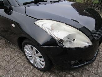 Suzuki Swift 1.2 Clima Radio/CD Keyless 5-Drs picture 7