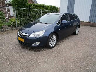 Vaurioauto  passenger cars Opel Astra 1.6 Turbo Navi Clima 6-Bak 2011/1
