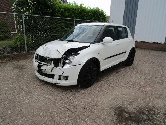 Schadeauto Suzuki Swift 1.3 Airco 5-Drs Parelmoer wit 2009/1