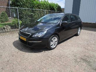 Damaged car Peugeot 308 1.2 THP Navi Clima 6-Bak 2014/10
