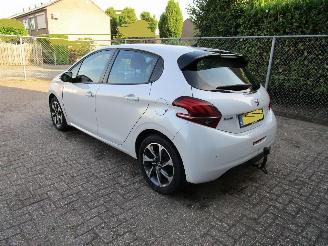 Peugeot 208 1.2 Navi Airco Parelmoer Wit 5-Drs picture 2