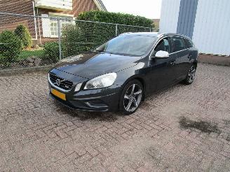 Unfallwagen Volvo V-60 1.6 D Navi Clima 6-Bak 2011/11