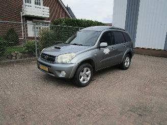 Vaurioauto  commercial vehicles Toyota Rav-4 2.0 D4-D 4WD Clima 1e Eigenaar 2006/2
