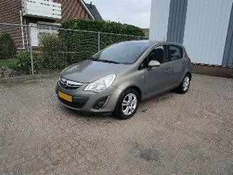 uszkodzony samochody osobowe Opel Corsa 1.2 16V Airco 5-Drs 2013/5