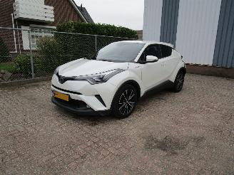 Vaurioauto  passenger cars Toyota C-HR 1.8 Hybride Bi-Tone Parelmoer 2018/2