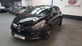 krockskadad bil auto Renault Clio 0.9 ENERGY TCE 90 12V 4DRS BENZ 898CC 66KW 90PK 2016/9
