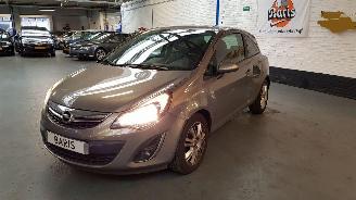 Schadeauto Opel Corsa 1.4 16V TWINPORT  BENZ 1.398CC 74KW 101PK 2014/8