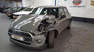 Schadeauto Mini One 1.5 12V ONE FIRST 4DRS BENZ 1.499CC 55KW 75PK 2018/7