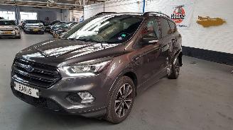 Unfallwagen Ford Kuga 1.5 ECOBOOST16V 120 SUV  BENZ 1.499CC 88KW 120PK 2017/10