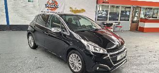 Peugeot 208 1.2 PureTech Blue Lease Executive picture 3