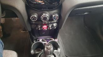 Schadeauto Mini One 1.5 12V ONE  2DRS BENZ 1.499CC 75KW 102PK 2021/4