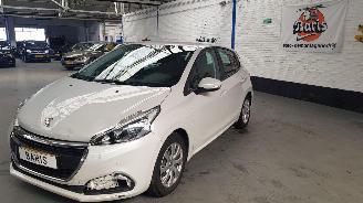 Schadeauto Peugeot 208 1.2 PureTech Active 2017/5