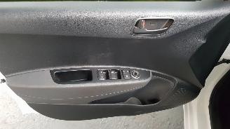 Hyundai I-10 1.0 12V  BENZ 998CC 49KW 67PK picture 8