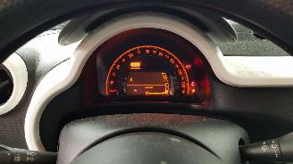 Renault Twingo 1.0 SCE 12V 4DRS BENZ 999CC 52KW 71PK picture 11