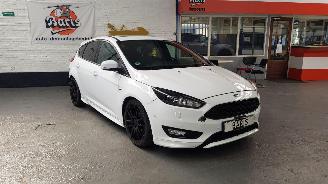 uszkodzony samochody osobowe Ford Focus 1.5 ECOBOOST 16V AUT  BENZ 1.498CC 134KW 182PK 2018/3