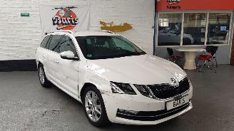 Voiture accidenté Skoda Octavia 1.0 TSI 12V COMBI 4DRS BENZ 999CC 85KW 116PK 2021/1