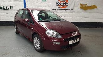 Schadeauto Fiat Punto 1.4  BENZ 1.368CC 57KW 77PK 2013/10