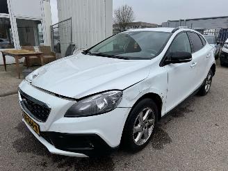 Voiture accidenté Volvo V-40 Cross Country 1.6 D2 AUTOMAAT Kinetic BJ 2013 281.385 KM 2013/12