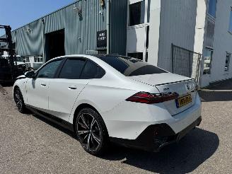 Coche accidentado BMW 5-serie 550e xDrive 375 kw bj 2025 2025/2
