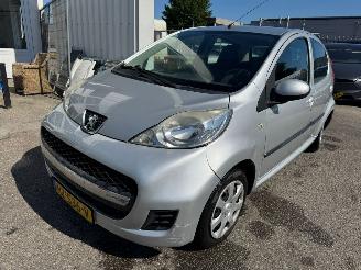 uszkodzony samochody osobowe Peugeot 107 Peugeot 107 1.0-12V Urban Move 2011/3