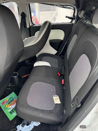Renault Twingo 1.0 SCe Collection picture 18