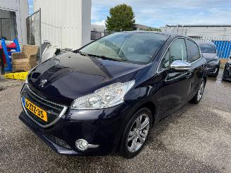 Damaged car Peugeot 208 1.2 PureTech Allure BJ  2010 142.305 KM 2010/4