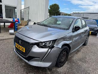 Damaged car Peugeot e-208 EV Active 50 kWh AUTOMAAT  BJ 2020 60.924 KM 2020/12