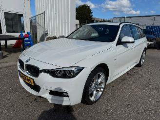 uszkodzony samochody osobowe BMW 3-serie Touring 318i AUTOMAAT  M Sport Corporate Lease BJ 2019 73.902 KM 2019/11