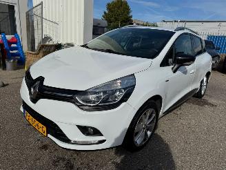 Schadeauto Renault Clio Estate 0.9 TCe Limited 2017/10