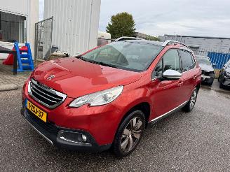 Vaurioauto  passenger cars Peugeot 2008 1.2 PureTech Blue Lease Executive AUTOMAAT 2015/3