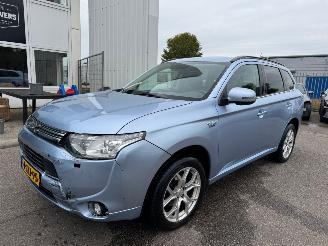 Schadeauto Mitsubishi Outlander 2.0 PHEV Instyle+ AUTOMAAT 2013/12