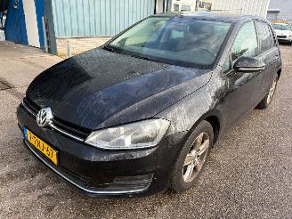 damaged passenger cars Volkswagen Golf 1.6 TDI Highline AUTOMAAT 2014/3