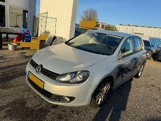 damaged passenger cars Volkswagen Golf 1.6 TDI Comfortline BlueMotion AUTOMAAT 2010/7