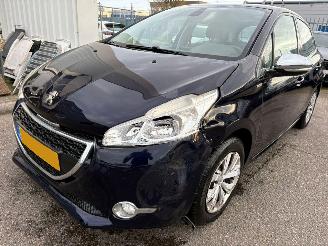 Auto incidentate Peugeot 208 1.2 VTi Urban Soul AUTOMAAT 2013/10
