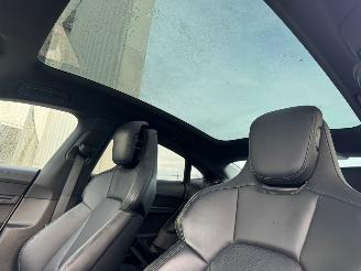 Porsche Taycan 4S Performance 84 kWh 360 KW 489 PK picture 8