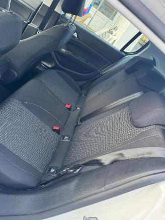 Peugeot 308 1.2 PureTech Blue Lease Active picture 15