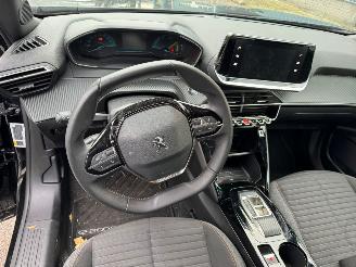 Peugeot e-2008 EV Active 50 kWh picture 11