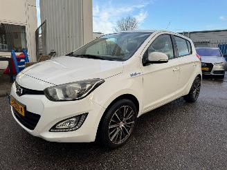 Vaurioauto  passenger cars Hyundai I-20 1.2i i-Motion BJ 2012 130295 KM 2012/11