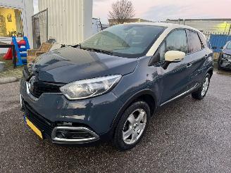 damaged passenger cars Renault Captur 0.9 TCe Dynamique 2017/3