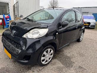 Vaurioauto  passenger cars Peugeot 107 1.0-12V XR BJ 2010 147.936 KM 2010/6